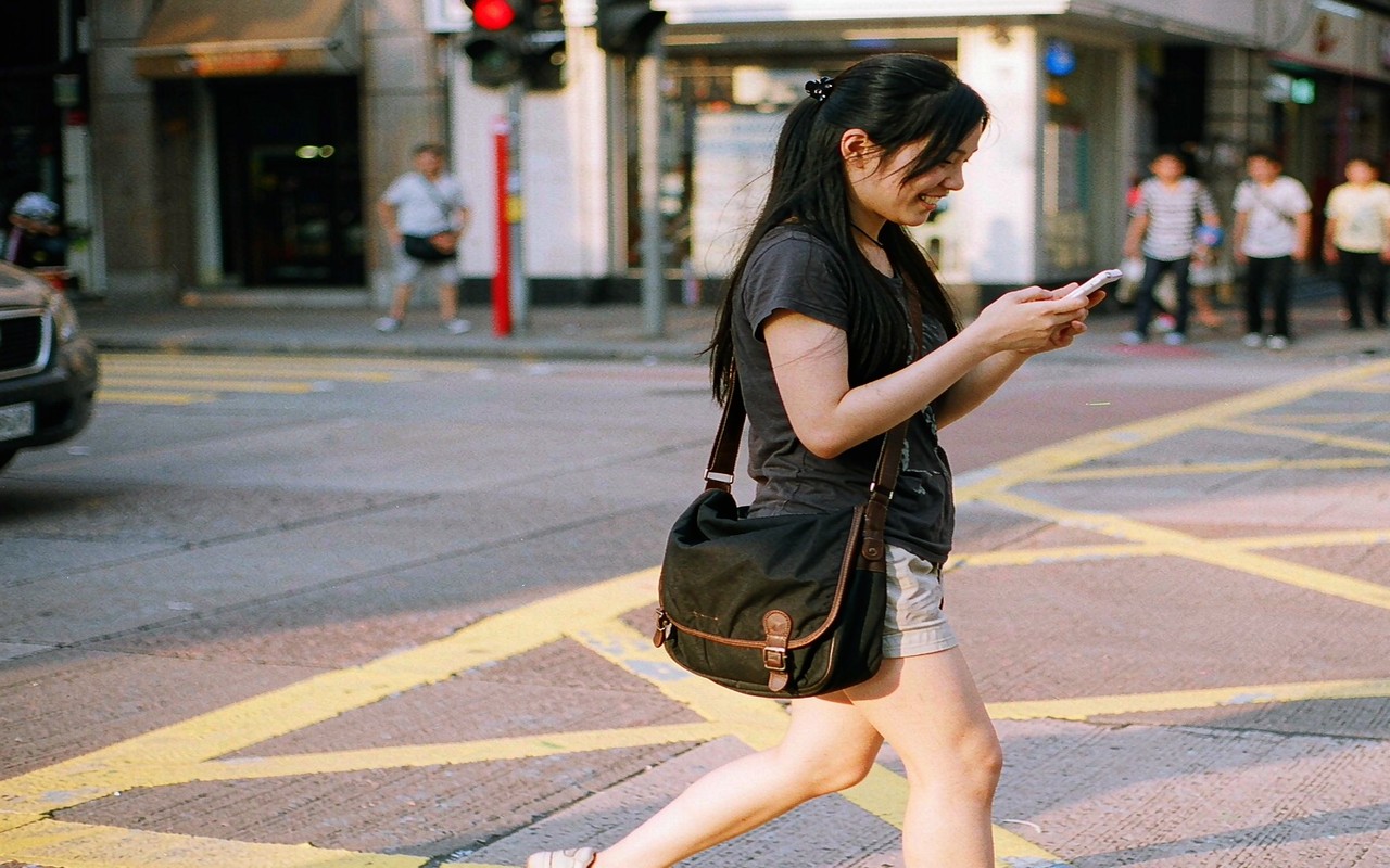 Texting While Dating: How Much Is Too Much