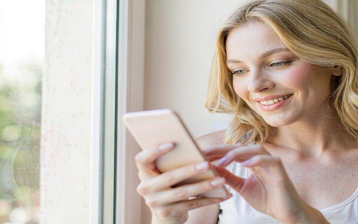 How to Keep a Text Conversation Going Naturally