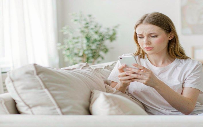 Texting Mistakes That Kill Attraction