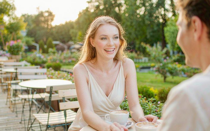 How to Keep a First Date Conversation Flowing Naturally